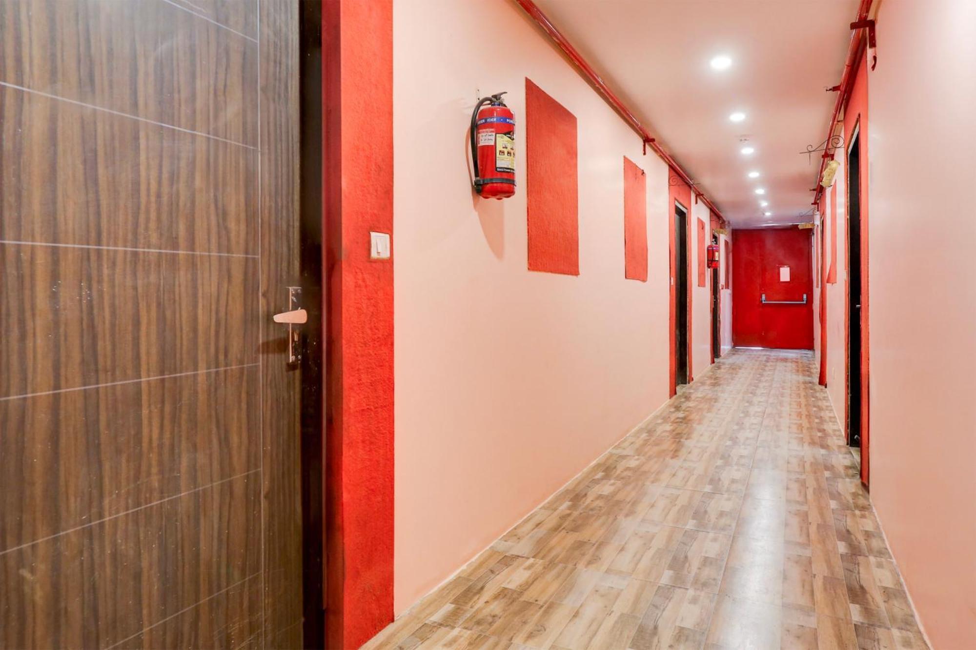 Super Hotel O S J Residency Delhi  Extérieur photo