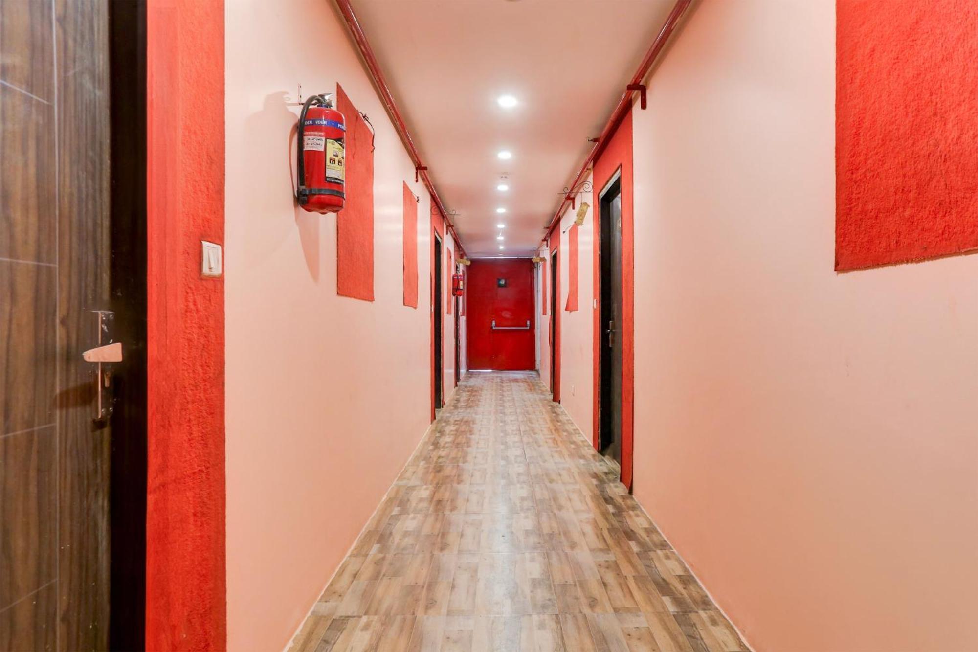 Super Hotel O S J Residency Delhi  Extérieur photo
